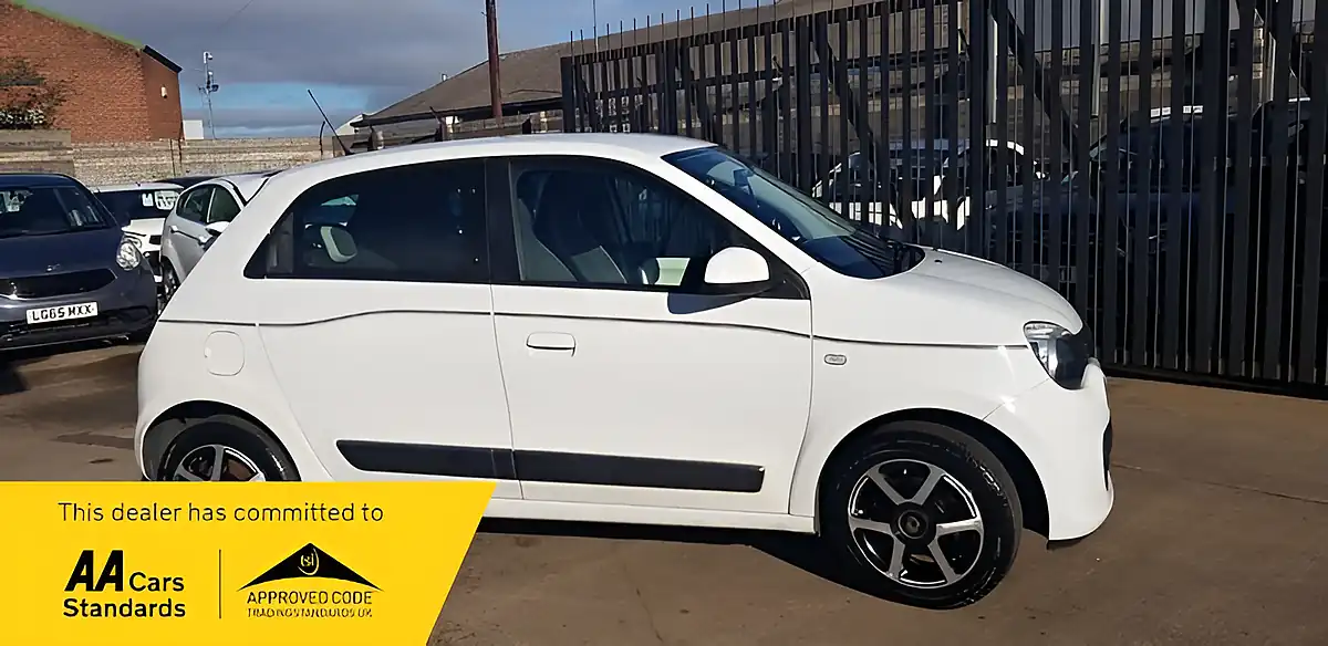 Used 2016 Renault Twingo Dynamique White - Interior and Exterior details 2