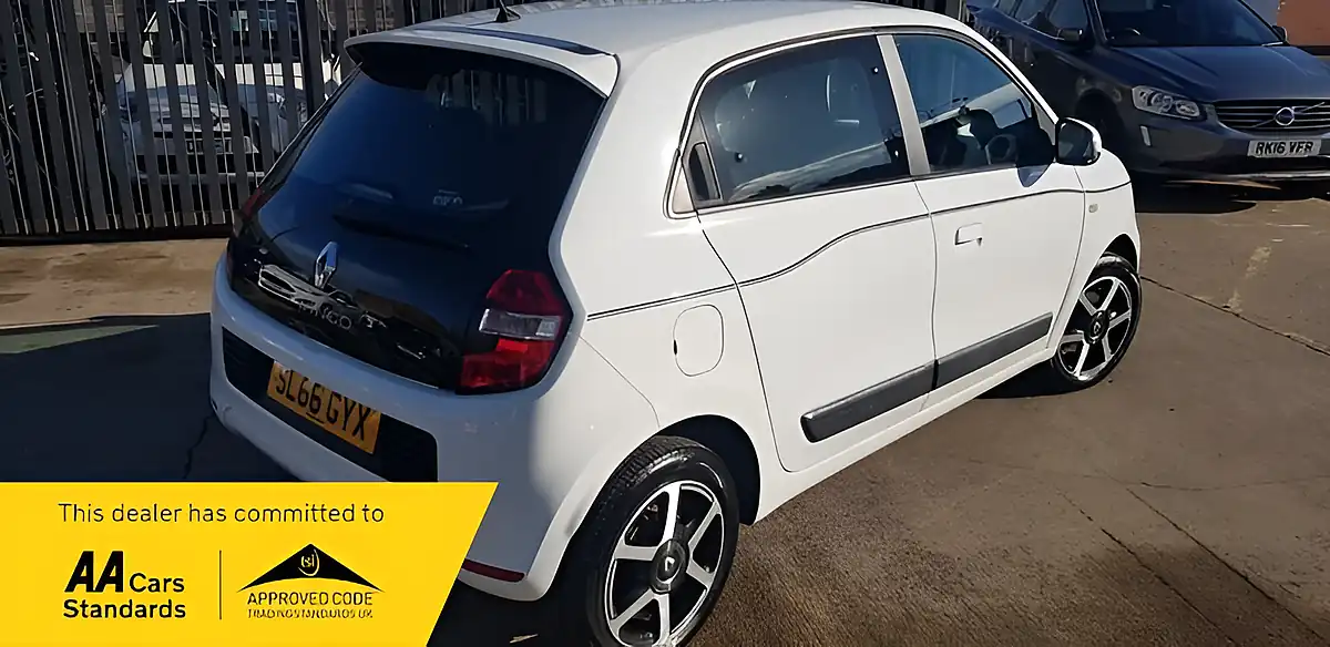 Used 2016 Renault Twingo Dynamique White - Interior and Exterior details 3