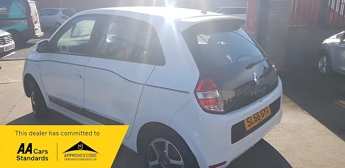 Used 2016 Renault Twingo Dynamique White - Interior and Exterior details 5