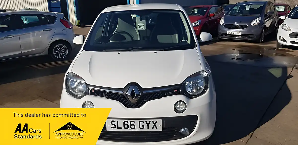 Used 2016 Renault Twingo Dynamique White - Interior and Exterior details 8