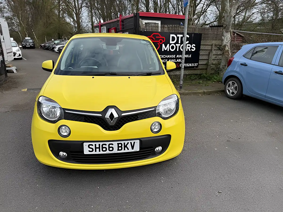 Used 2016 Renault Twingo Dynamique Yellow - Front View