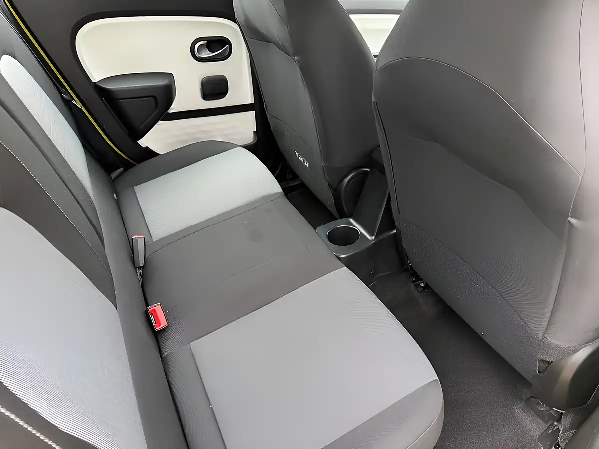 Used 2016 Renault Twingo Dynamique Yellow - Interior and Exterior details 14
