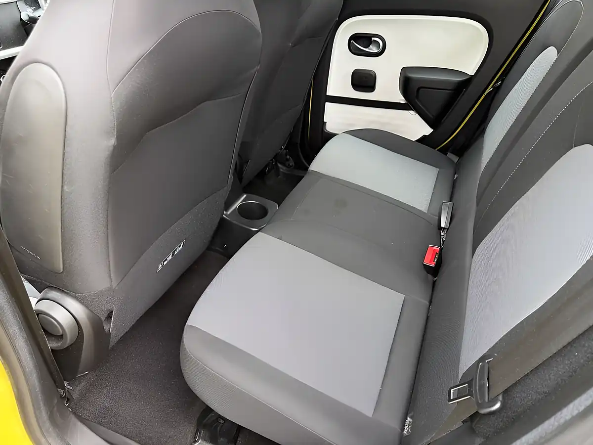 Used 2016 Renault Twingo Dynamique Yellow - Interior and Exterior details 16