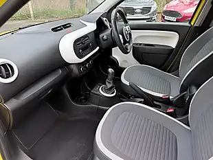 Used 2016 Renault Twingo Dynamique Yellow - Interior and Exterior details 17