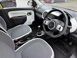 Used 2016 Renault Twingo Dynamique Yellow - Interior and Exterior details 18
