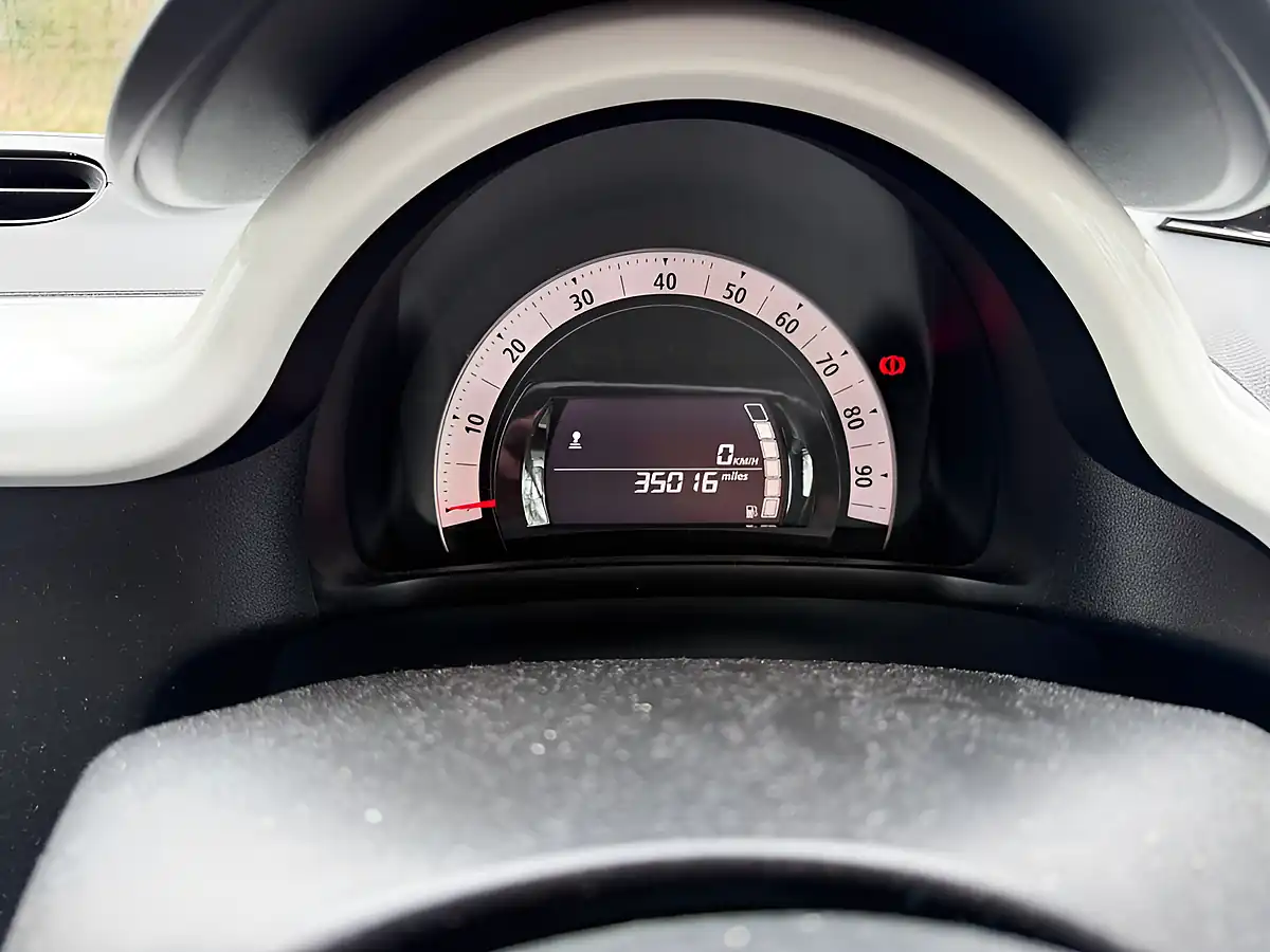 Used 2016 Renault Twingo Dynamique Yellow - Interior and Exterior details 19