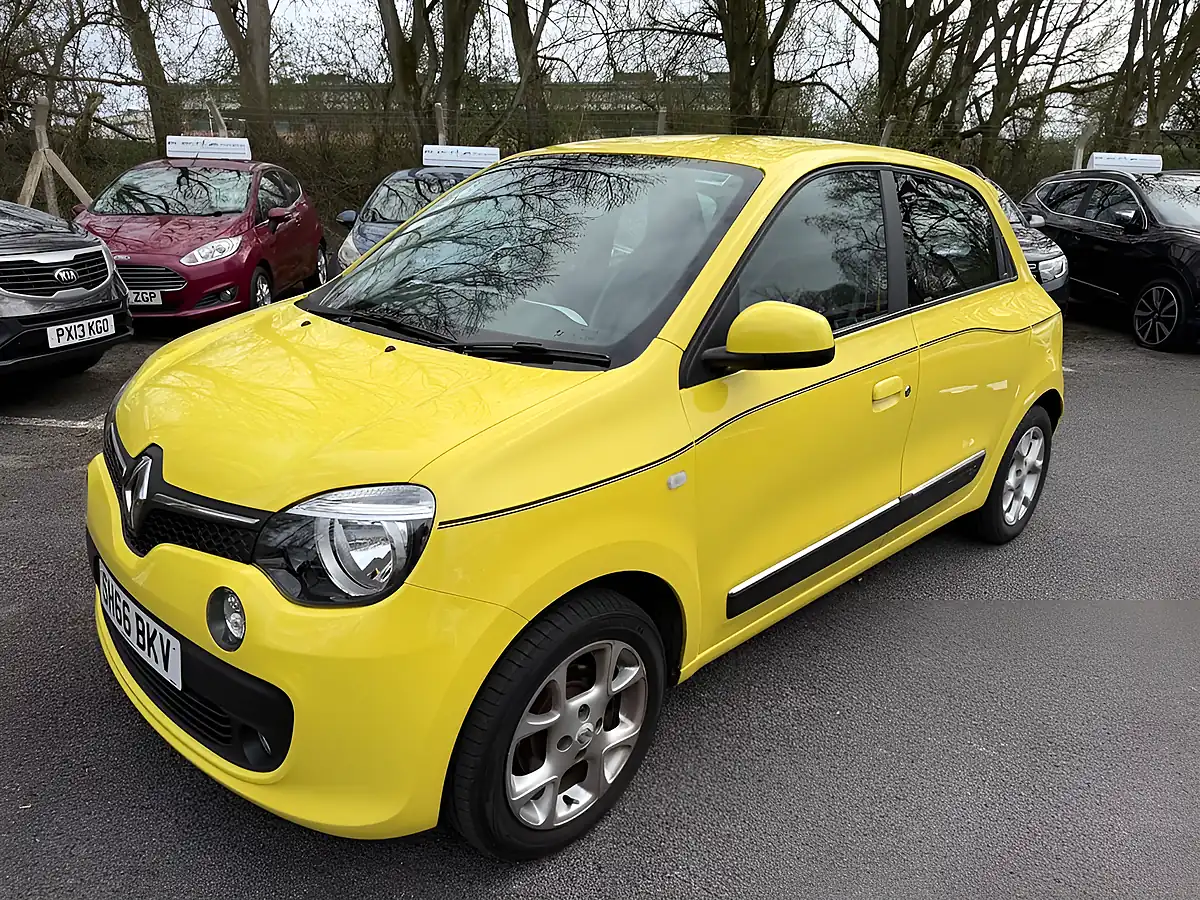 Used 2016 Renault Twingo Dynamique Yellow - Interior and Exterior details 2