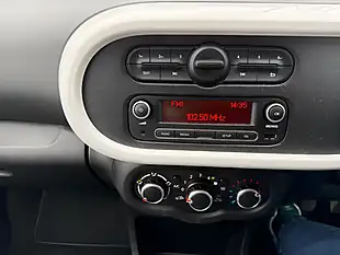 Used 2016 Renault Twingo Dynamique Yellow - Interior and Exterior details 20