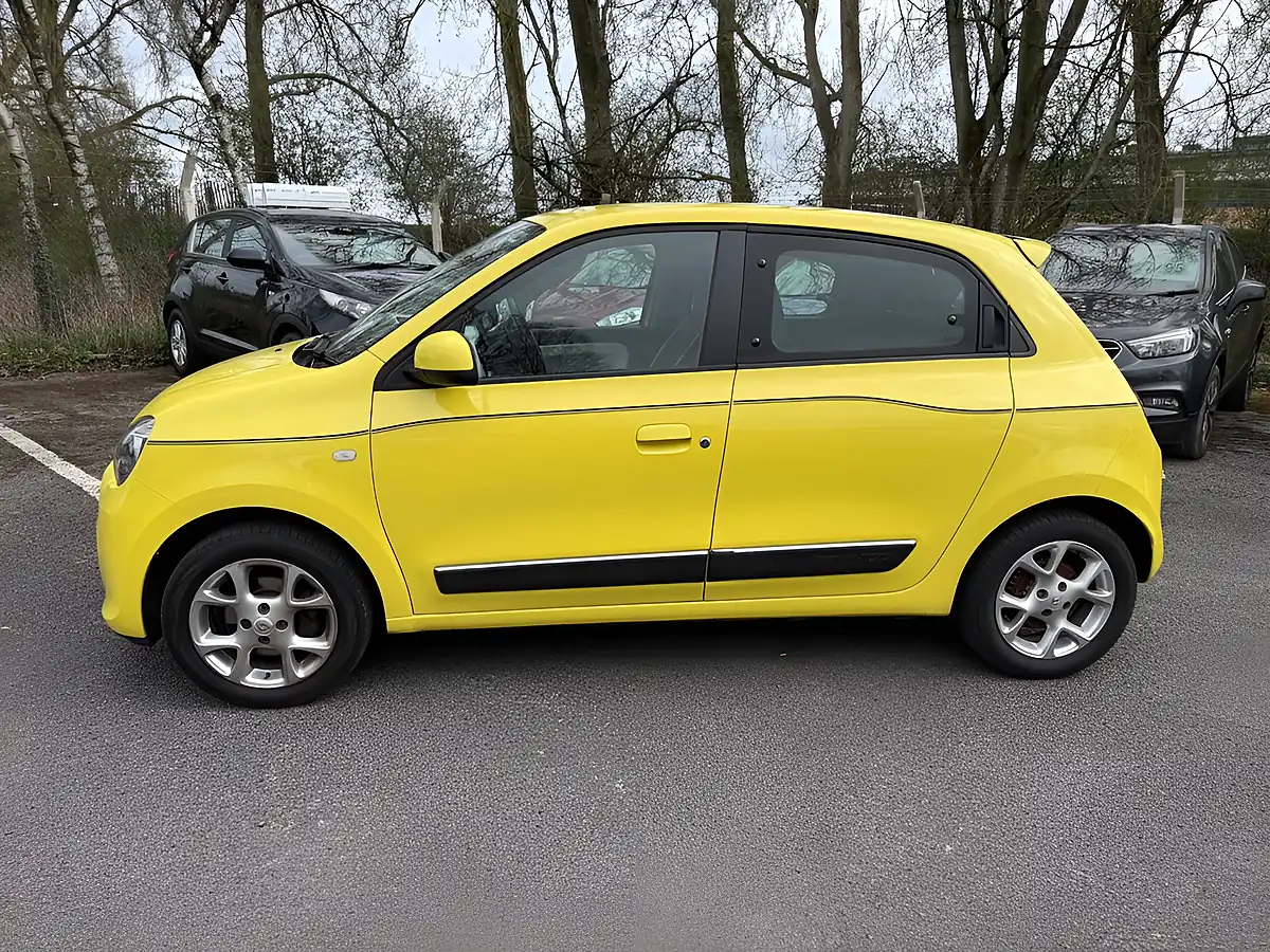 Used 2016 Renault Twingo Dynamique Yellow - Interior and Exterior details 3