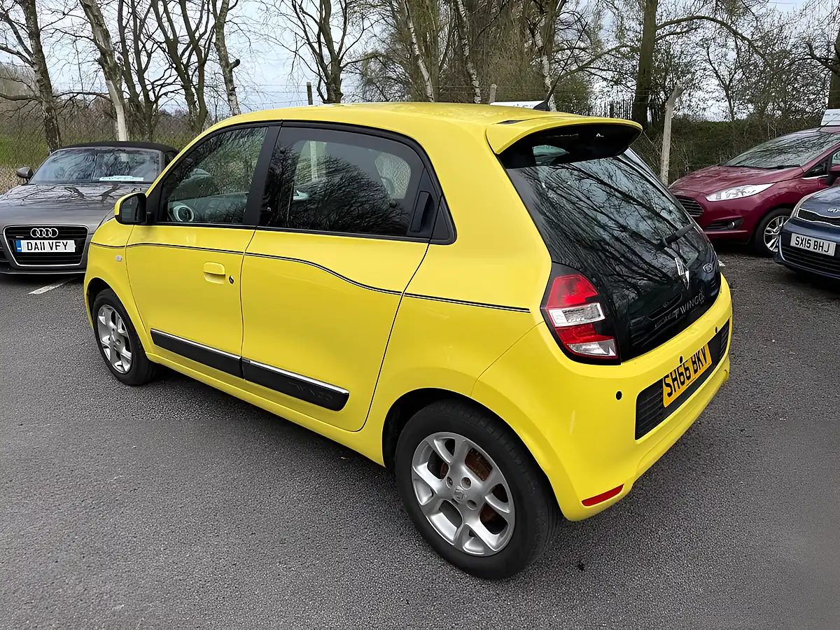 Used 2016 Renault Twingo Dynamique Yellow - Interior and Exterior details 4