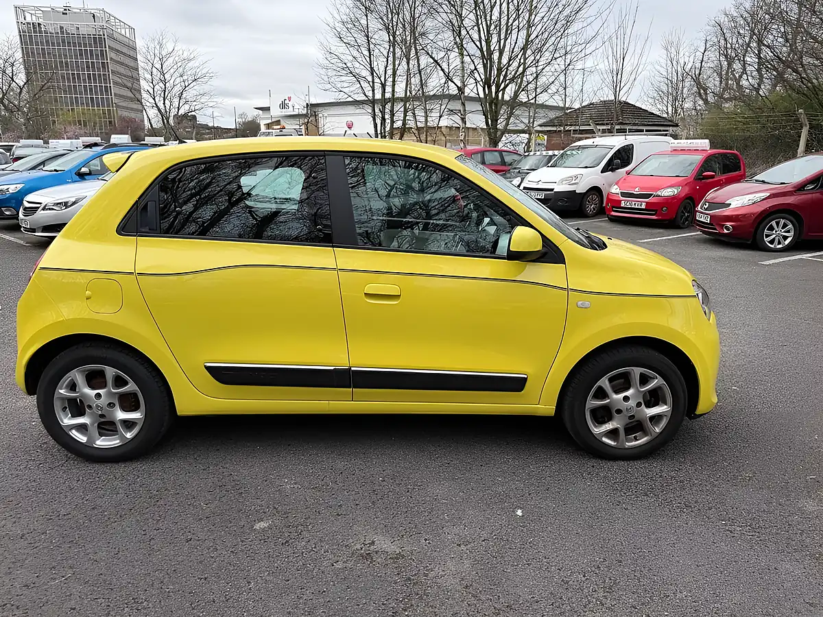 Used 2016 Renault Twingo Dynamique Yellow - Interior and Exterior details 7