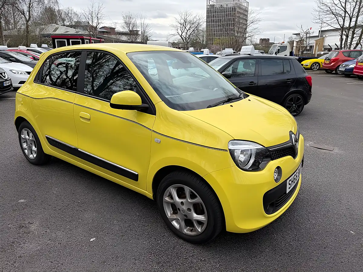 Used 2016 Renault Twingo Dynamique Yellow - Interior and Exterior details 8