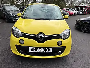 Used 2016 Renault Twingo Dynamique Yellow - Interior and Exterior details 9