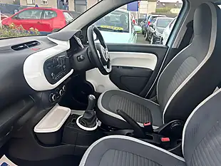 Used 2016 Renault Twingo Play Blue - Interior and Exterior details 12