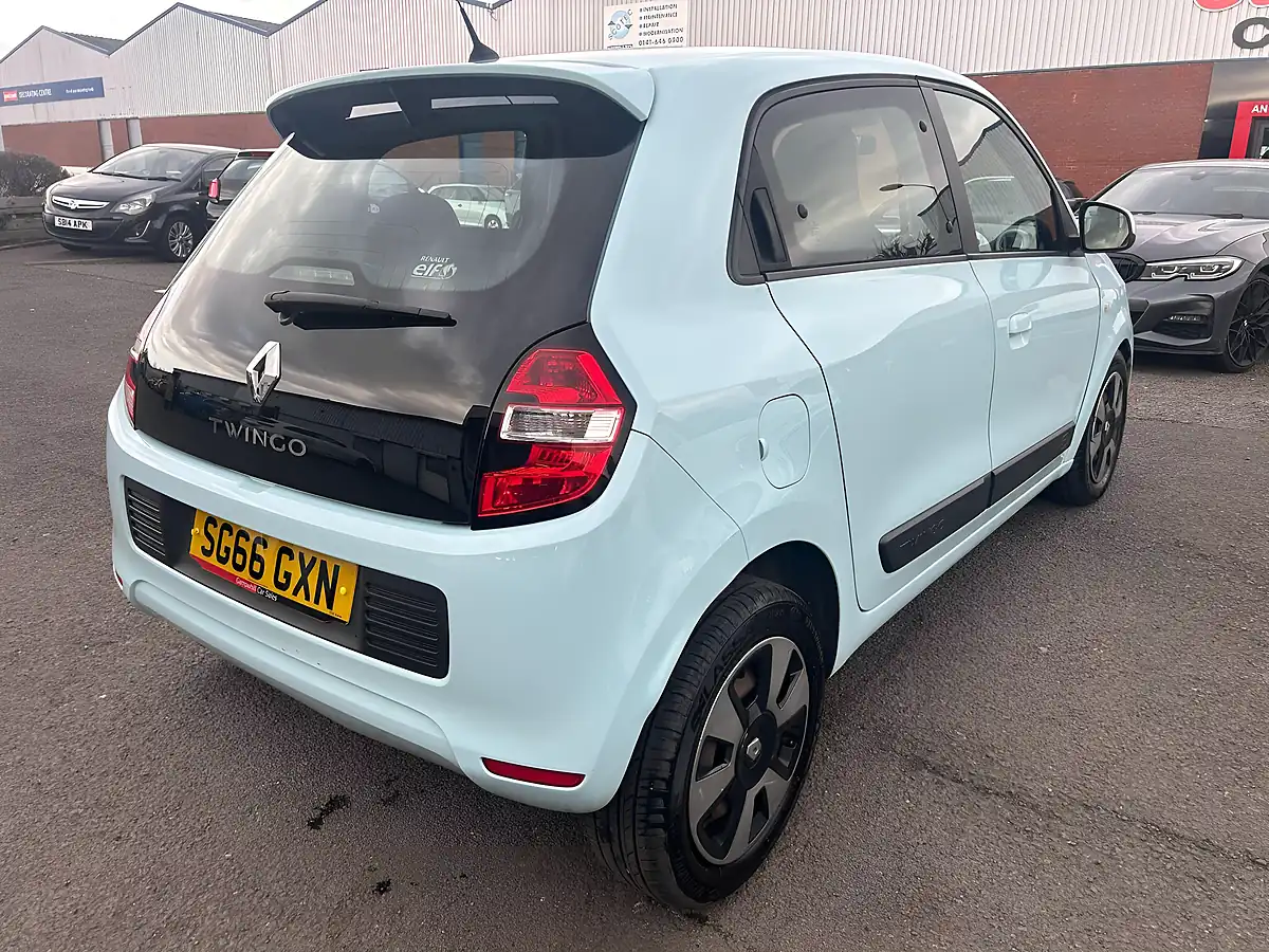 Used 2016 Renault Twingo Play Blue - Interior and Exterior details 5