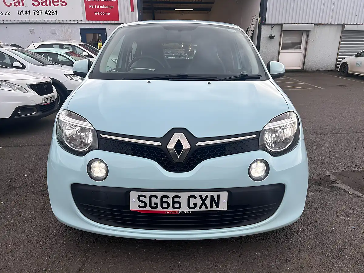 Used 2016 Renault Twingo Play Blue - Interior and Exterior details 6