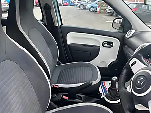 Used 2016 Renault Twingo Play Blue - Interior and Exterior details 9