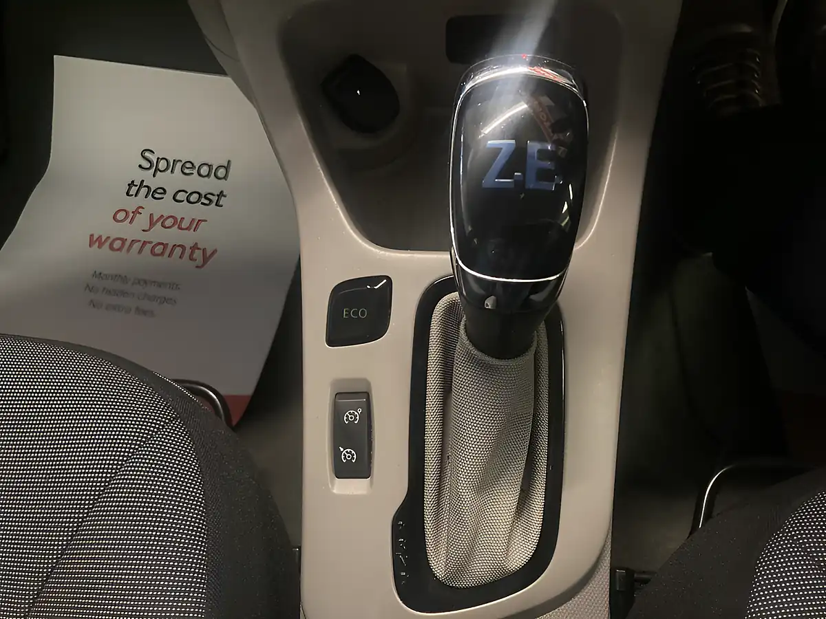 Used 2016 Renault Zoe Dynamique Nav White - Interior and Exterior details 12