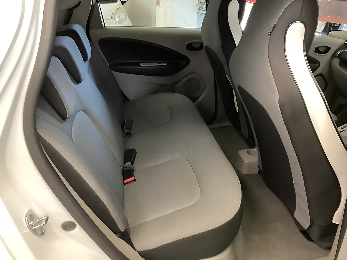 Used 2016 Renault Zoe Dynamique Nav White - Interior and Exterior details 14