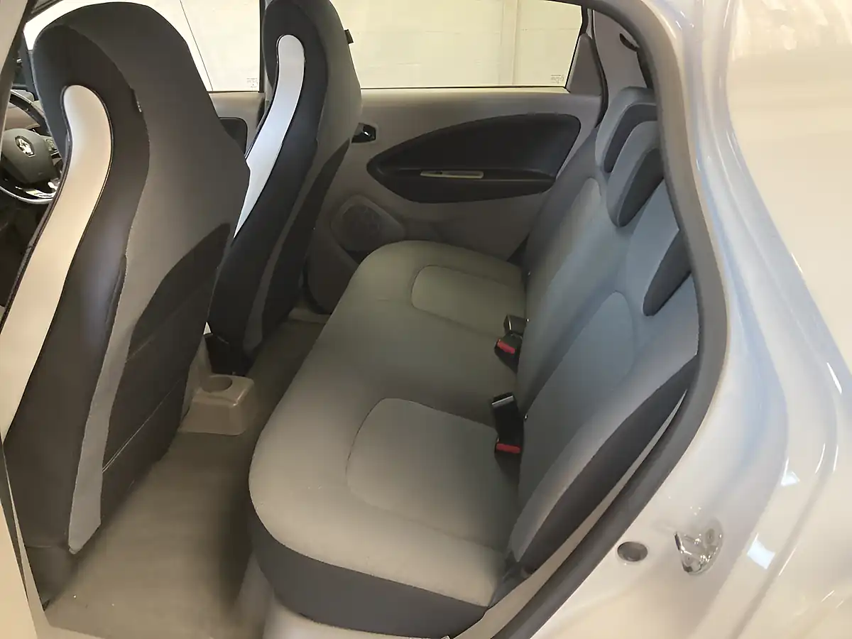 Used 2016 Renault Zoe Dynamique Nav White - Interior and Exterior details 16