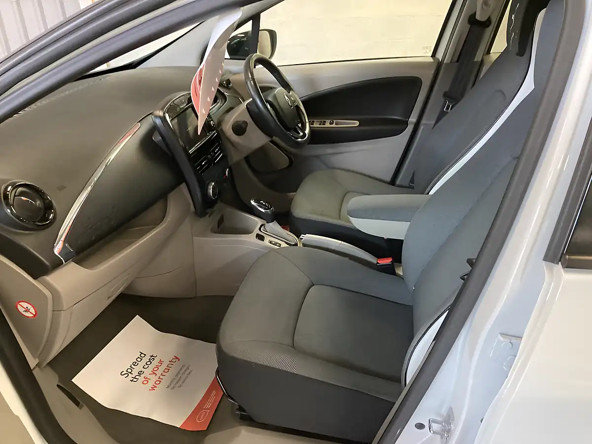 Used 2016 Renault Zoe Dynamique Nav White - Interior and Exterior details 17