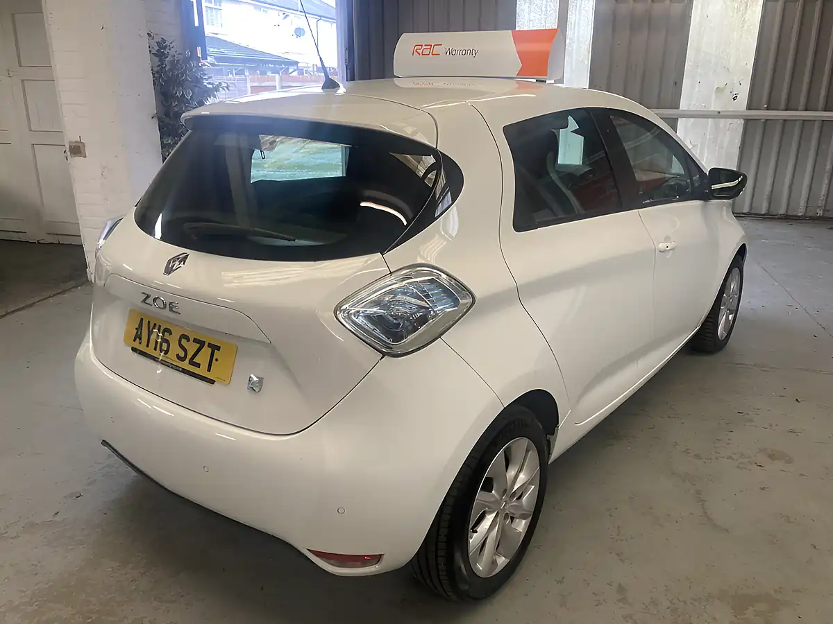 Used 2016 Renault Zoe Dynamique Nav White - Interior and Exterior details 4