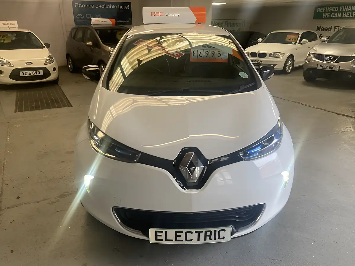 Used 2016 Renault Zoe Dynamique Nav White - Interior and Exterior details 5