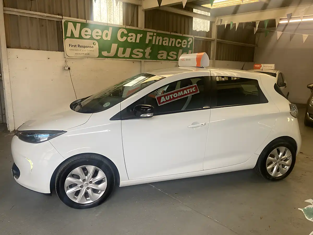Used 2016 Renault Zoe Dynamique Nav White - Interior and Exterior details 8