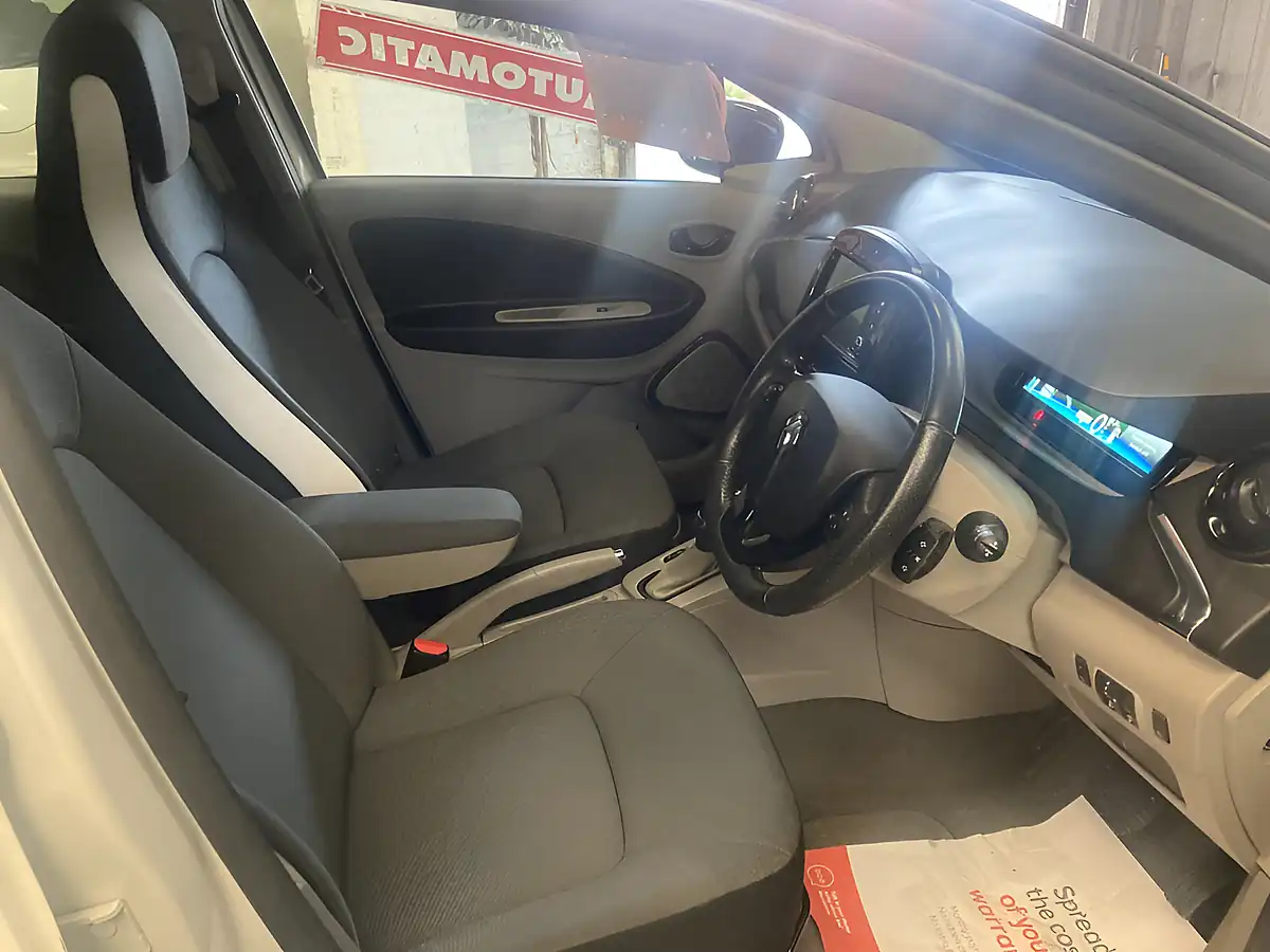 Used 2016 Renault Zoe Dynamique Nav White - Interior and Exterior details 9