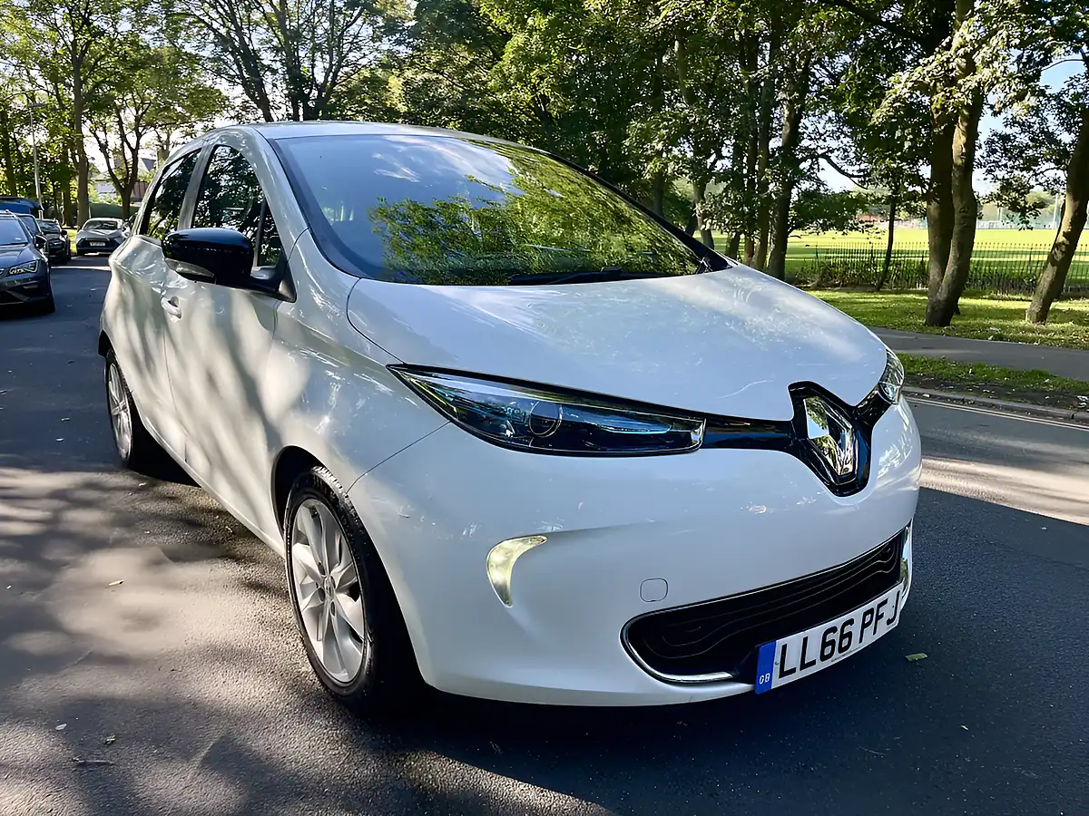 Used 2016 Renault Zoe Dynamique Nav White - Front View