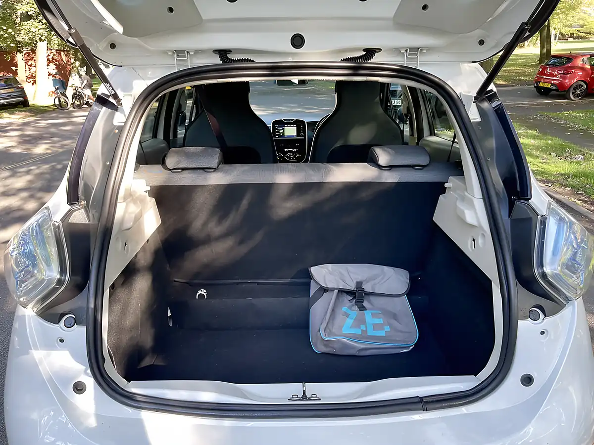 Used 2016 Renault Zoe Dynamique Nav White - Interior and Exterior details 10