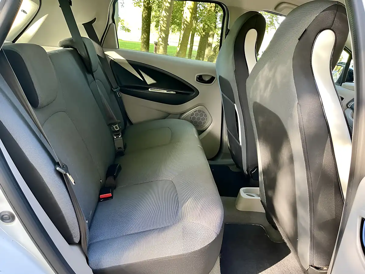 Used 2016 Renault Zoe Dynamique Nav White - Interior and Exterior details 17