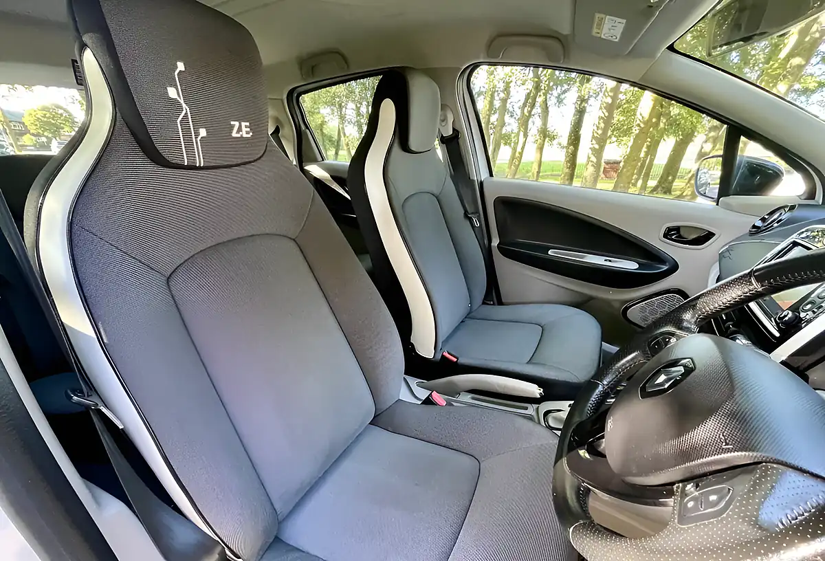 Used 2016 Renault Zoe Dynamique Nav White - Interior and Exterior details 18