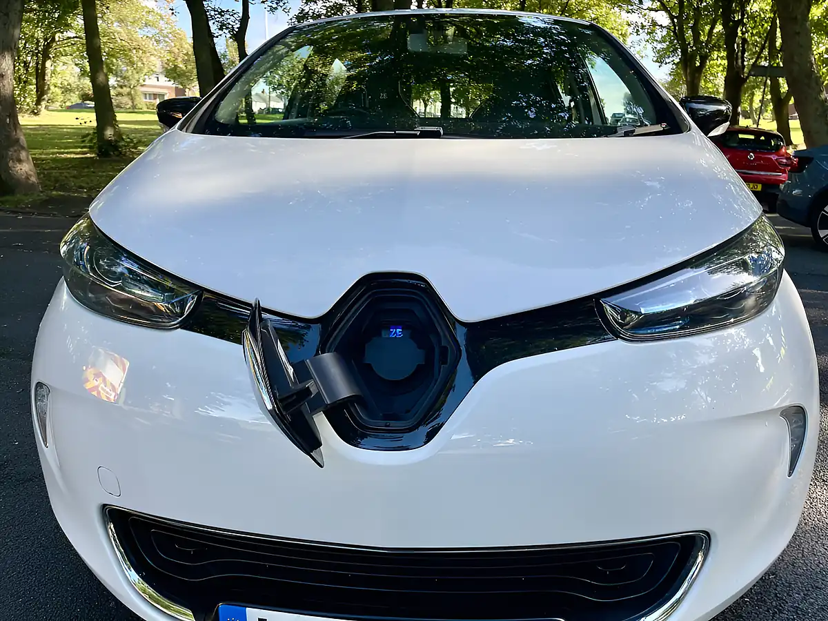 Used 2016 Renault Zoe Dynamique Nav White - Interior and Exterior details 4