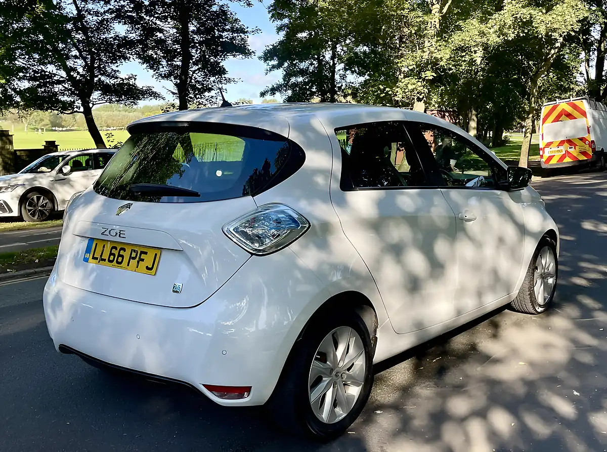 Used 2016 Renault Zoe Dynamique Nav White - Interior and Exterior details 7