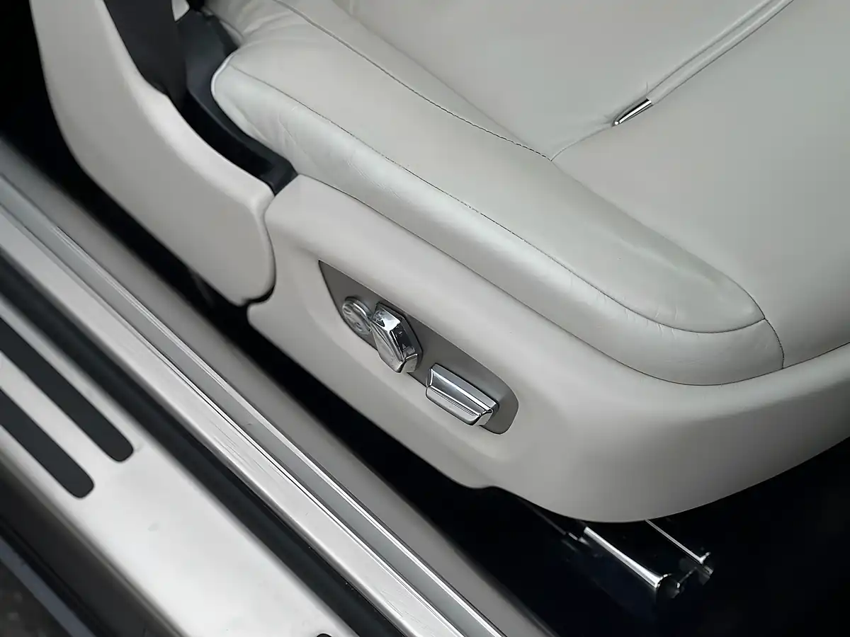 Used 2016 Rolls-Royce Wraith Coupe Black - Interior and Exterior details 7