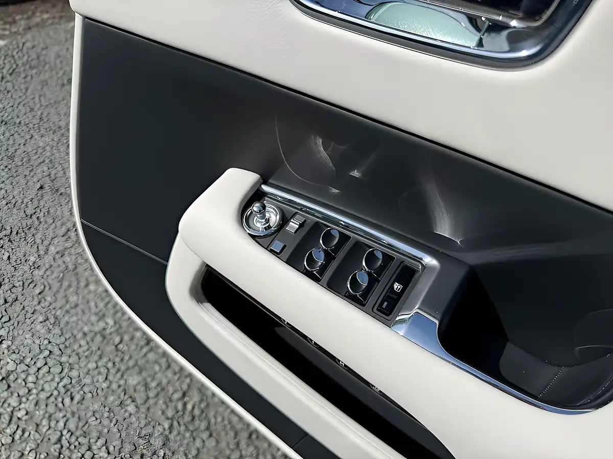 Used 2016 Rolls-Royce Wraith Diamond Black Metallic - Interior and Exterior details 14