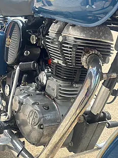 Used 2016 Royal Enfield Bullet Classic Blue - Interior and Exterior details 12