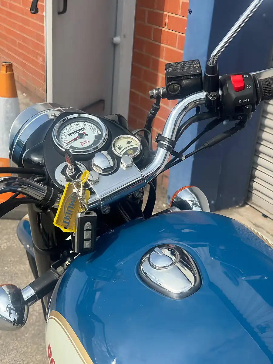 Used 2016 Royal Enfield Bullet Classic Blue - Interior and Exterior details 6