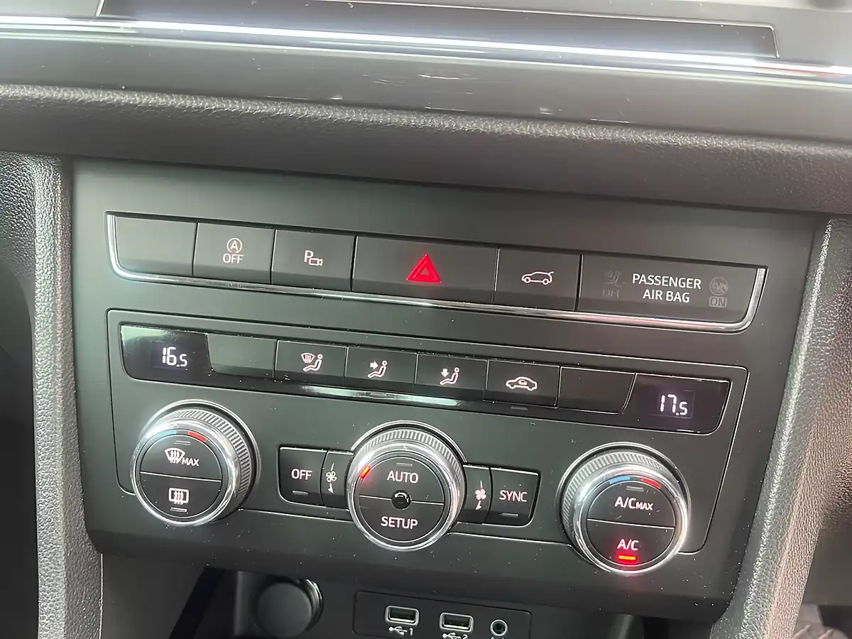 Used 2016 SEAT Ateca Se Grey - Interior and Exterior details 14