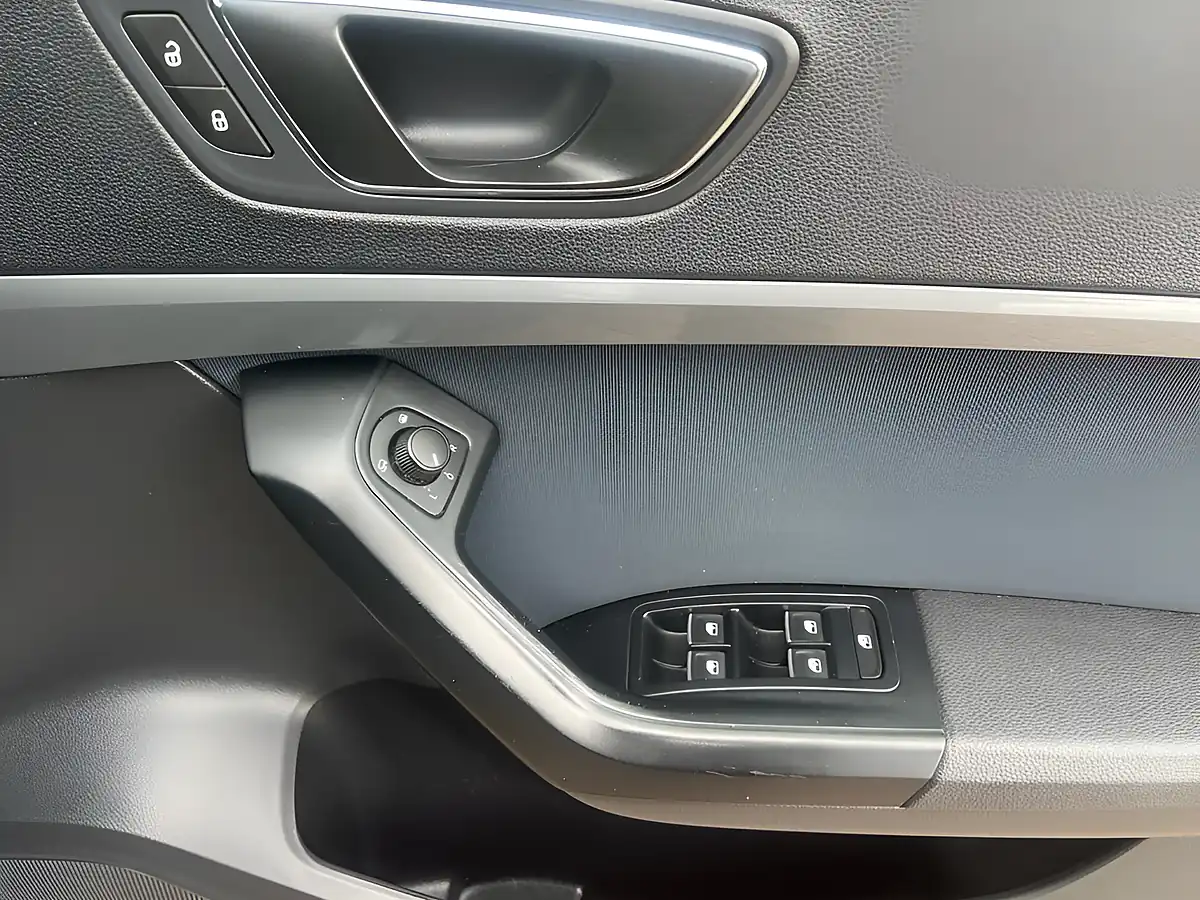 Used 2016 SEAT Ateca Se Grey - Interior and Exterior details 16