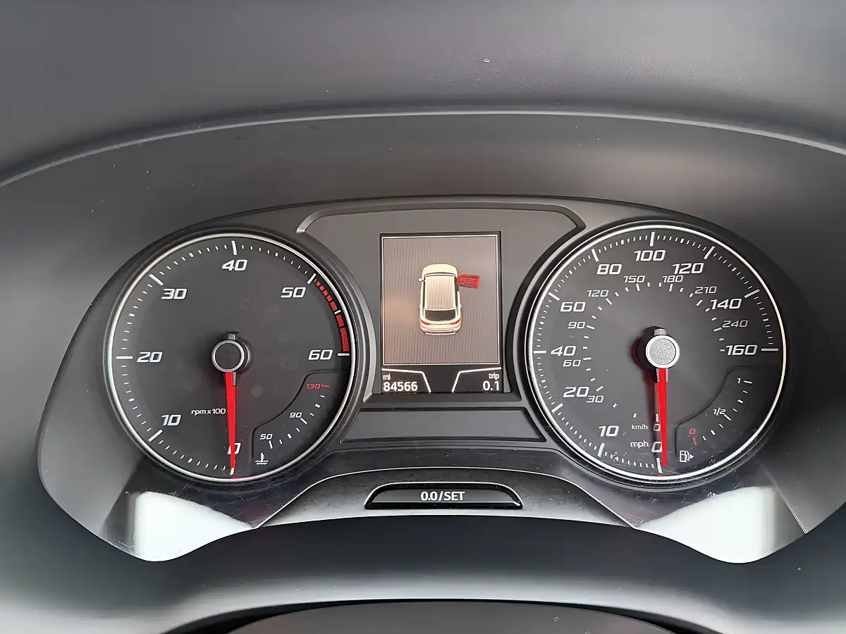 Used 2016 SEAT Ateca Xcellence Silver - Interior and Exterior details 14
