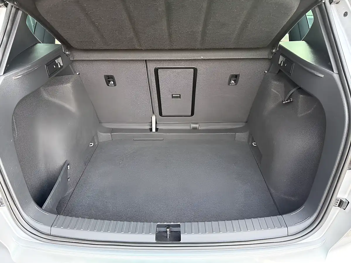 Used 2016 SEAT Ateca Xcellence Silver - Interior and Exterior details 19