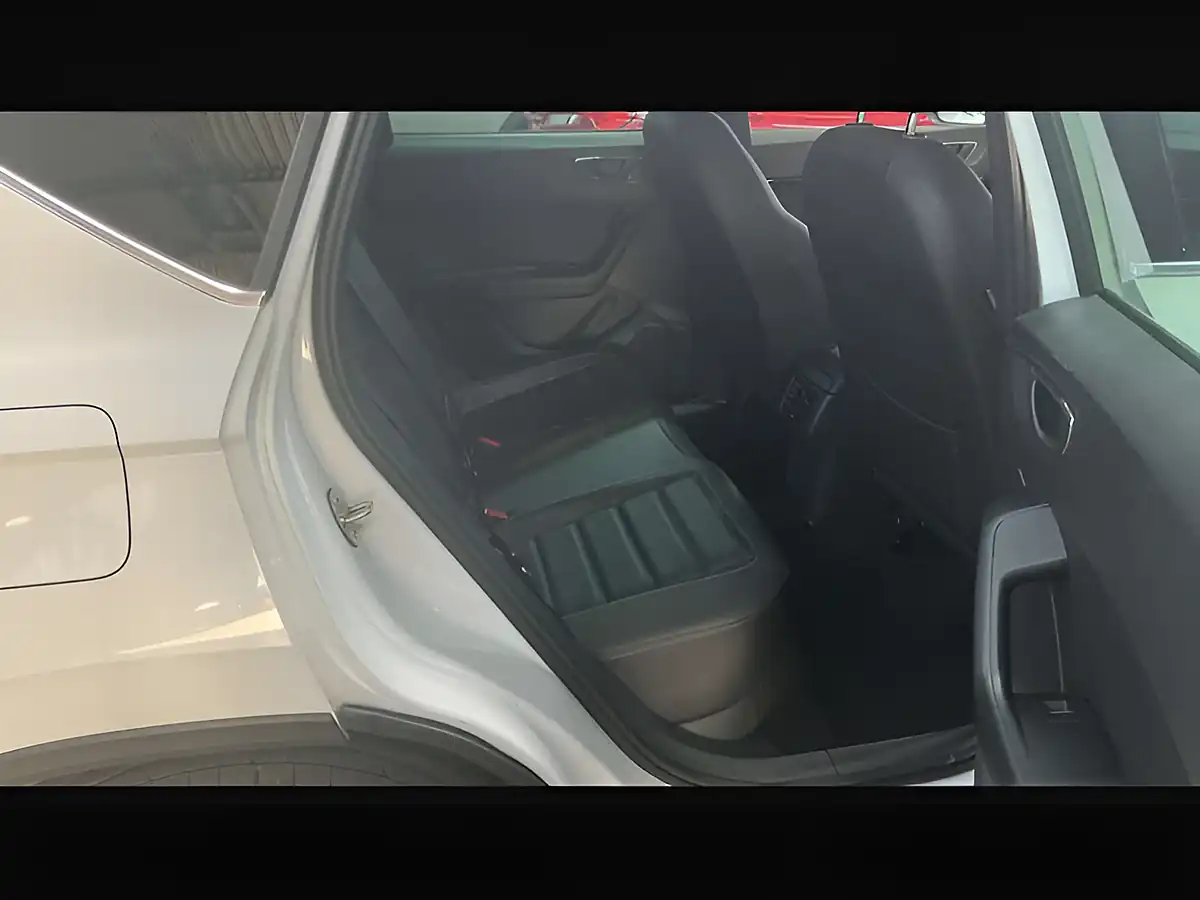 Used 2016 SEAT Ateca Xcellence White - Interior and Exterior details 11