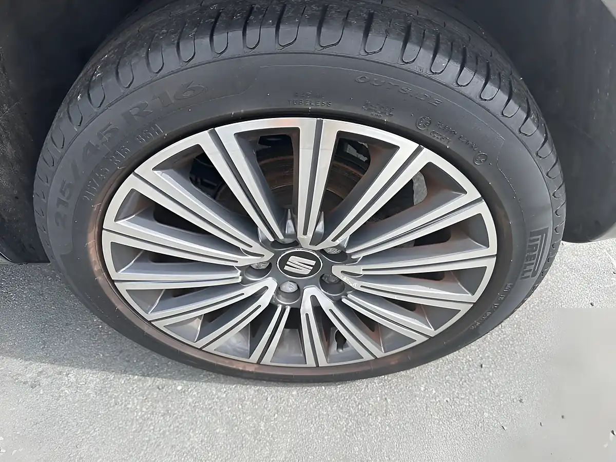 Used 2016 SEAT Ibiza Connect Edition Grey - Interior and Exterior details 7