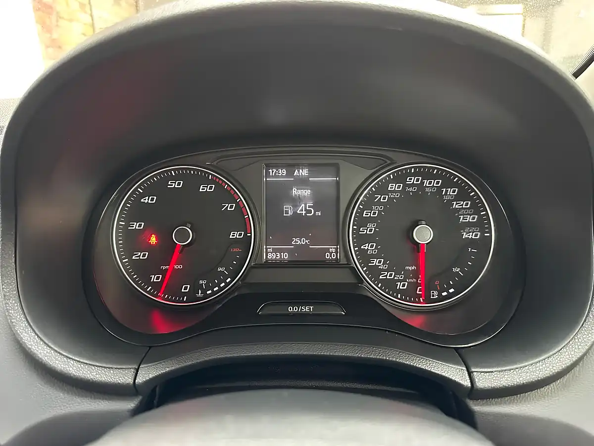 Used 2016 SEAT Ibiza Connect Emocion Red - Interior and Exterior details 10
