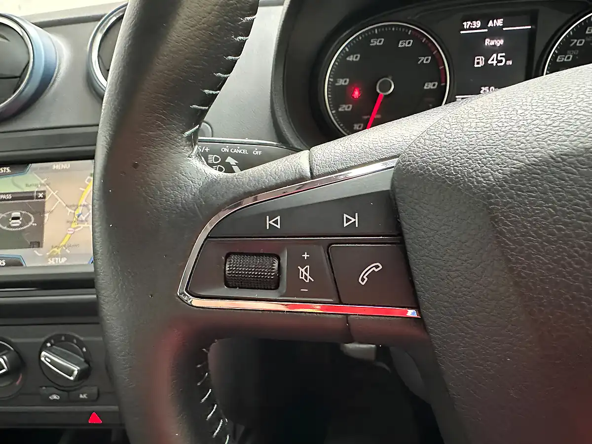 Used 2016 SEAT Ibiza Connect Emocion Red - Interior and Exterior details 17