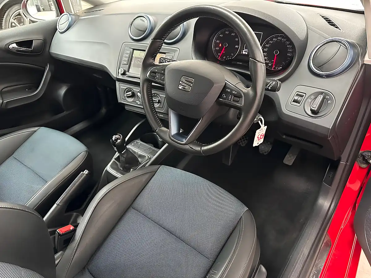 Used 2016 SEAT Ibiza Connect Emocion Red - Interior and Exterior details 3