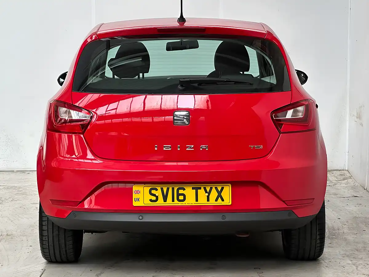 Used 2016 SEAT Ibiza Connect Emocion Red - Interior and Exterior details 5
