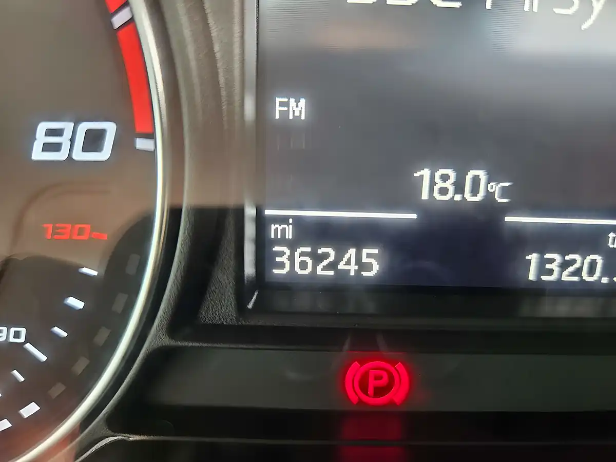 Used 2016 SEAT Ibiza Connect Silver - Interior and Exterior details 11